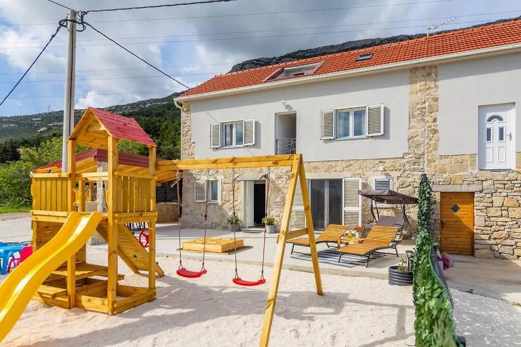 Holiday Home Toni Kastel Stari Croatia