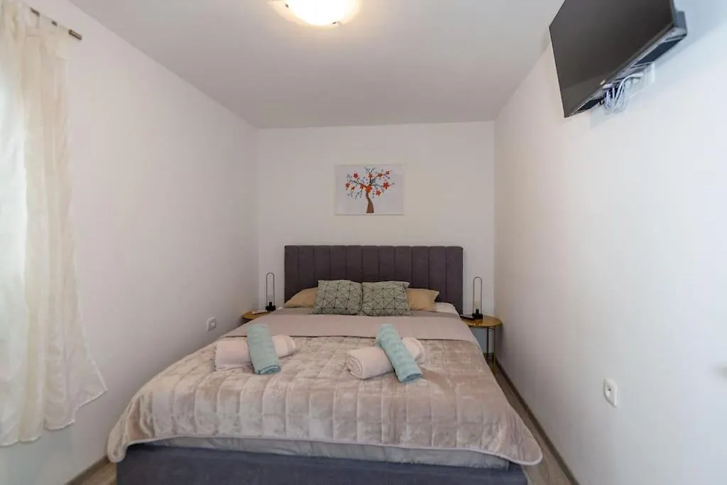 Holiday Home Toni Kastel Stari Croatia