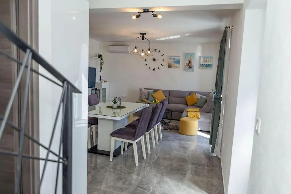 Holiday Home Toni Kastel Stari Villa