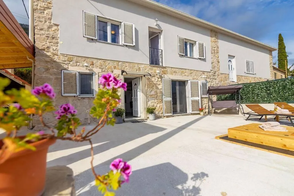 Villa Holiday Home Toni Kastel Stari Croatia
