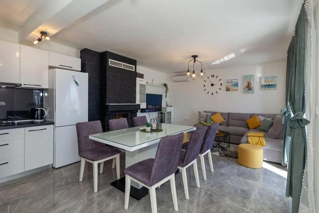 Villa Holiday Home Toni Kastel Stari Croatia