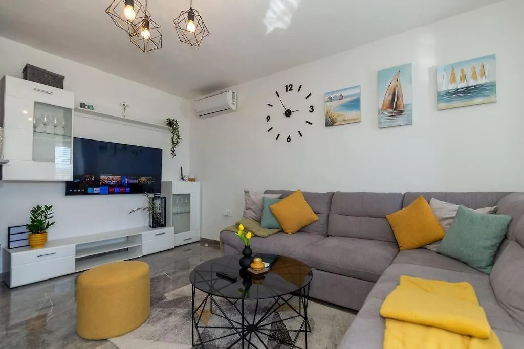 Holiday Home Toni Kastel Stari 0*,  Croatia